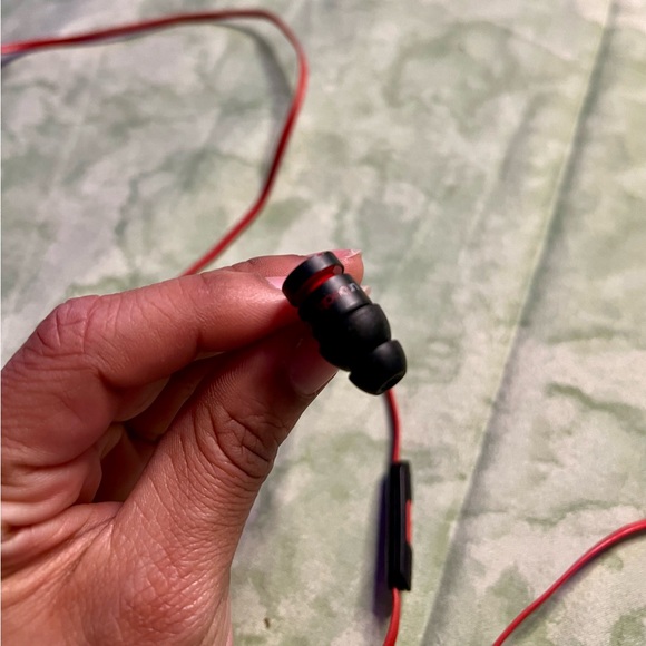 Black and Red Beats By Dr. Dre UrBeats3 Wired In-Ear Headphones w/ 3.5mm Plug - Picture 3 of 5